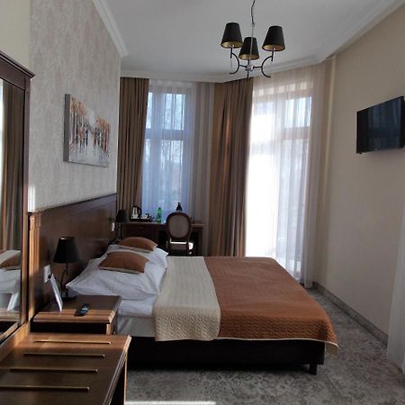 Hotel Gal Тарнув Экстерьер фото