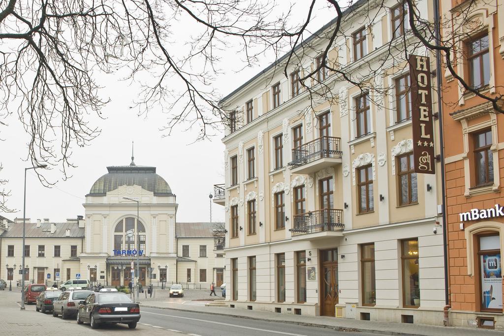 Hotel Gal Тарнув Экстерьер фото