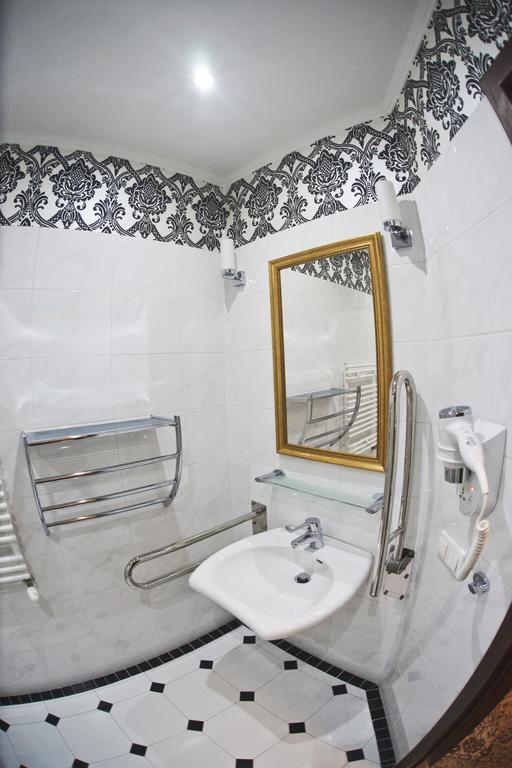 Hotel Gal Тарнув Экстерьер фото