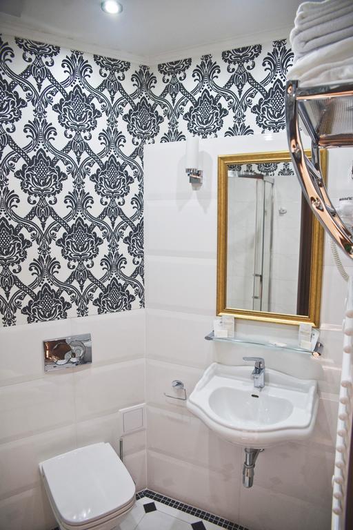Hotel Gal Тарнув Экстерьер фото