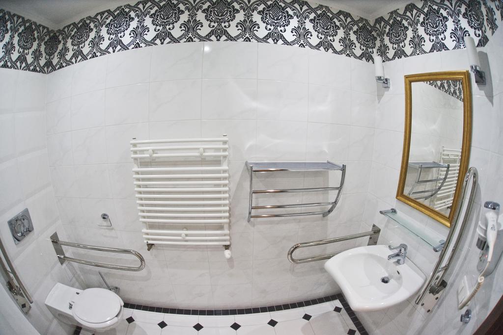 Hotel Gal Тарнув Экстерьер фото