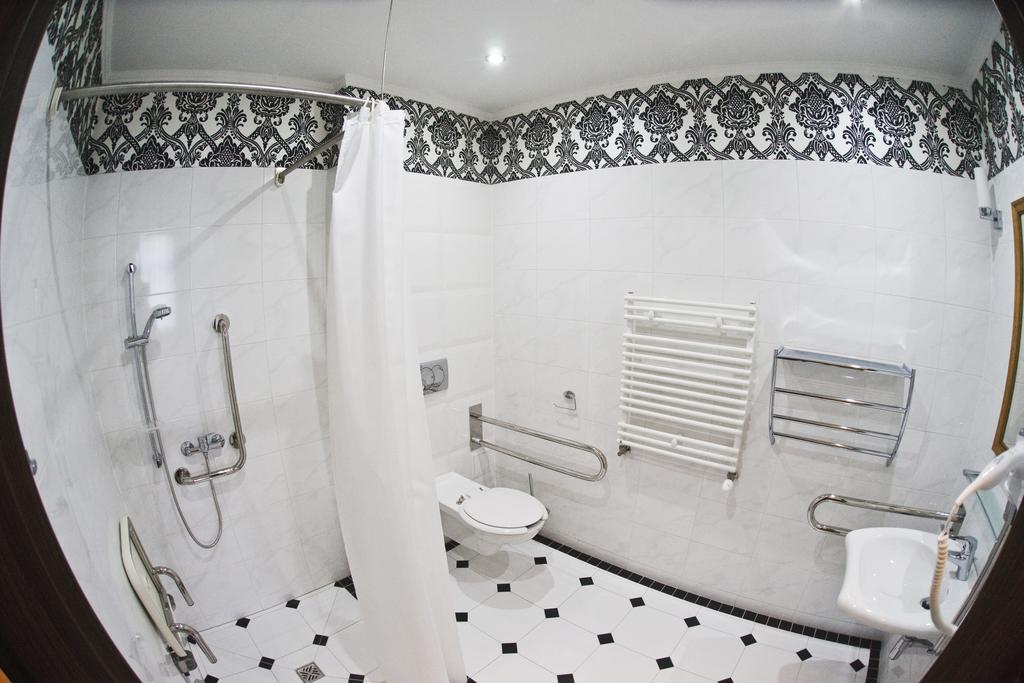 Hotel Gal Тарнув Экстерьер фото