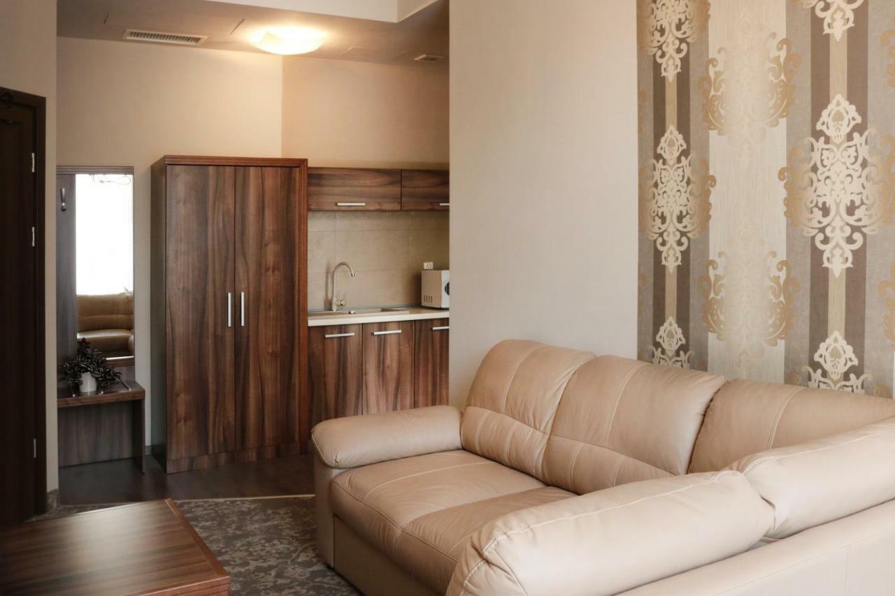 Hotel Gal Тарнув Экстерьер фото