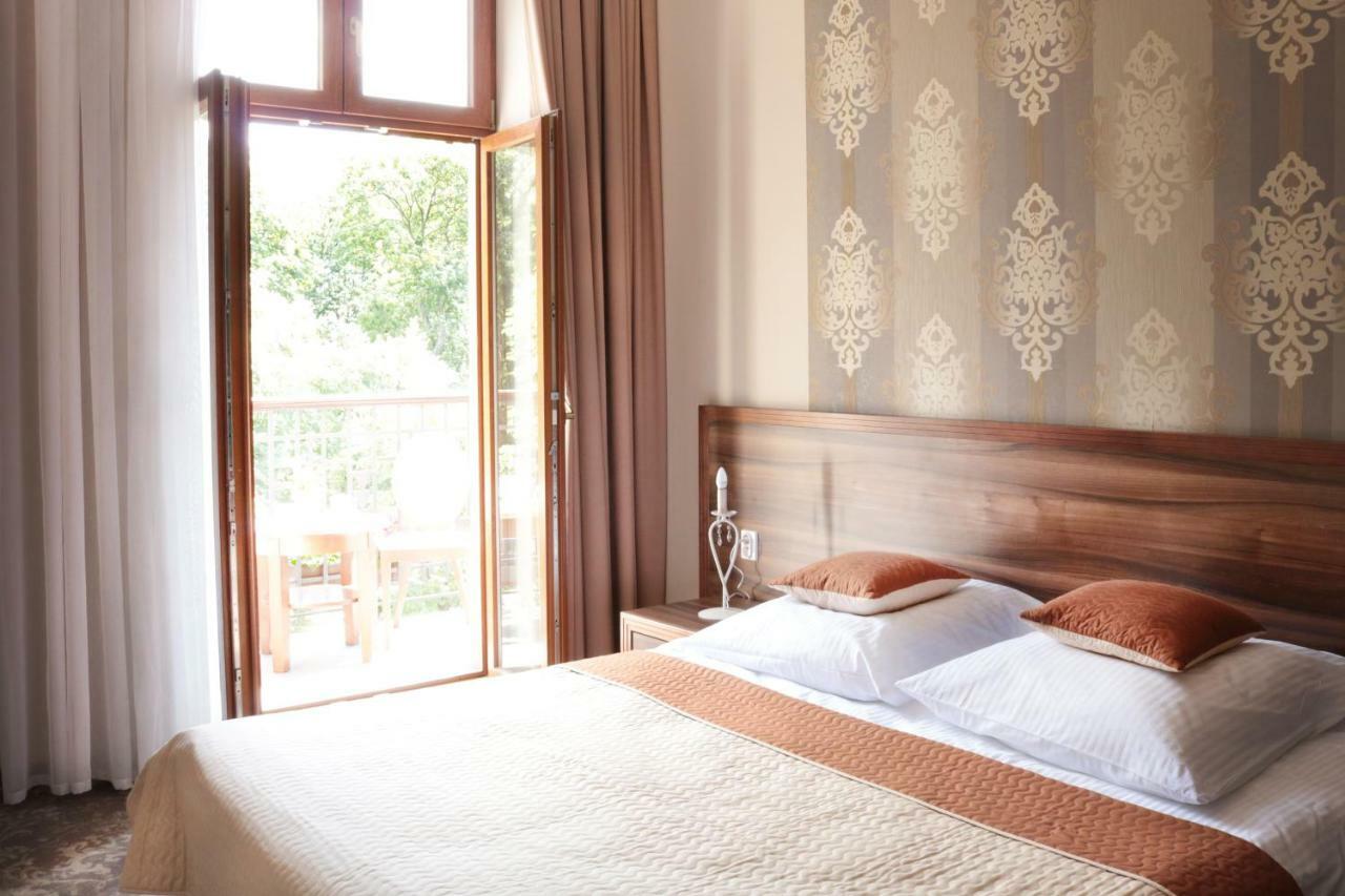 Hotel Gal Тарнув Экстерьер фото