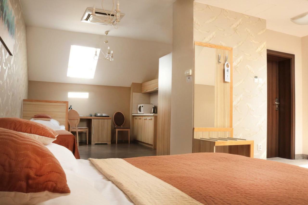 Hotel Gal Тарнув Экстерьер фото
