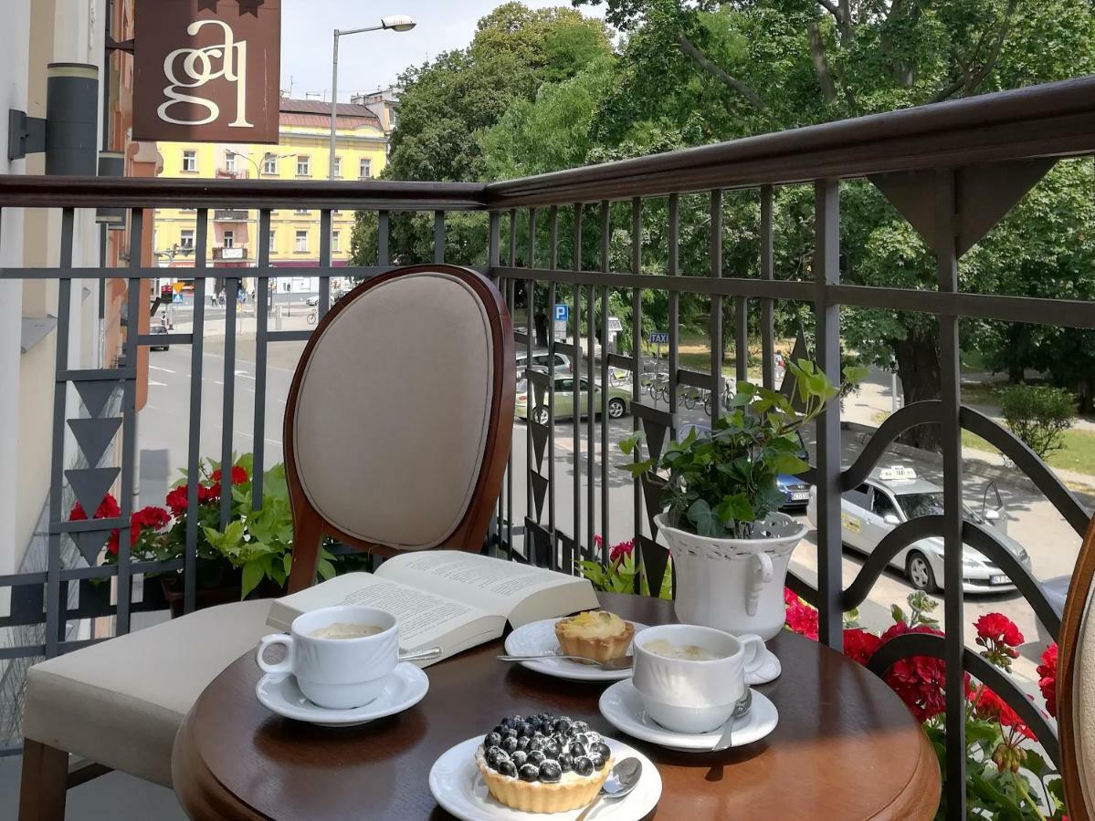 Hotel Gal Тарнув Экстерьер фото