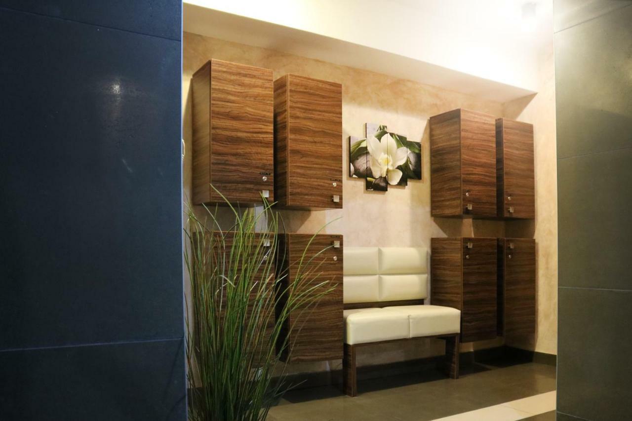 Hotel Gal Тарнув Экстерьер фото